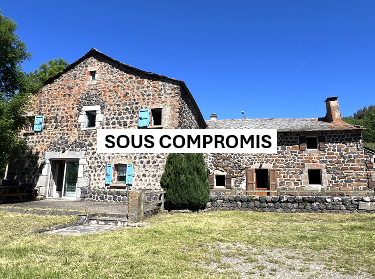 Ancienne Ferme partiellement rénovée avec deux habitations distinctes à Champclause