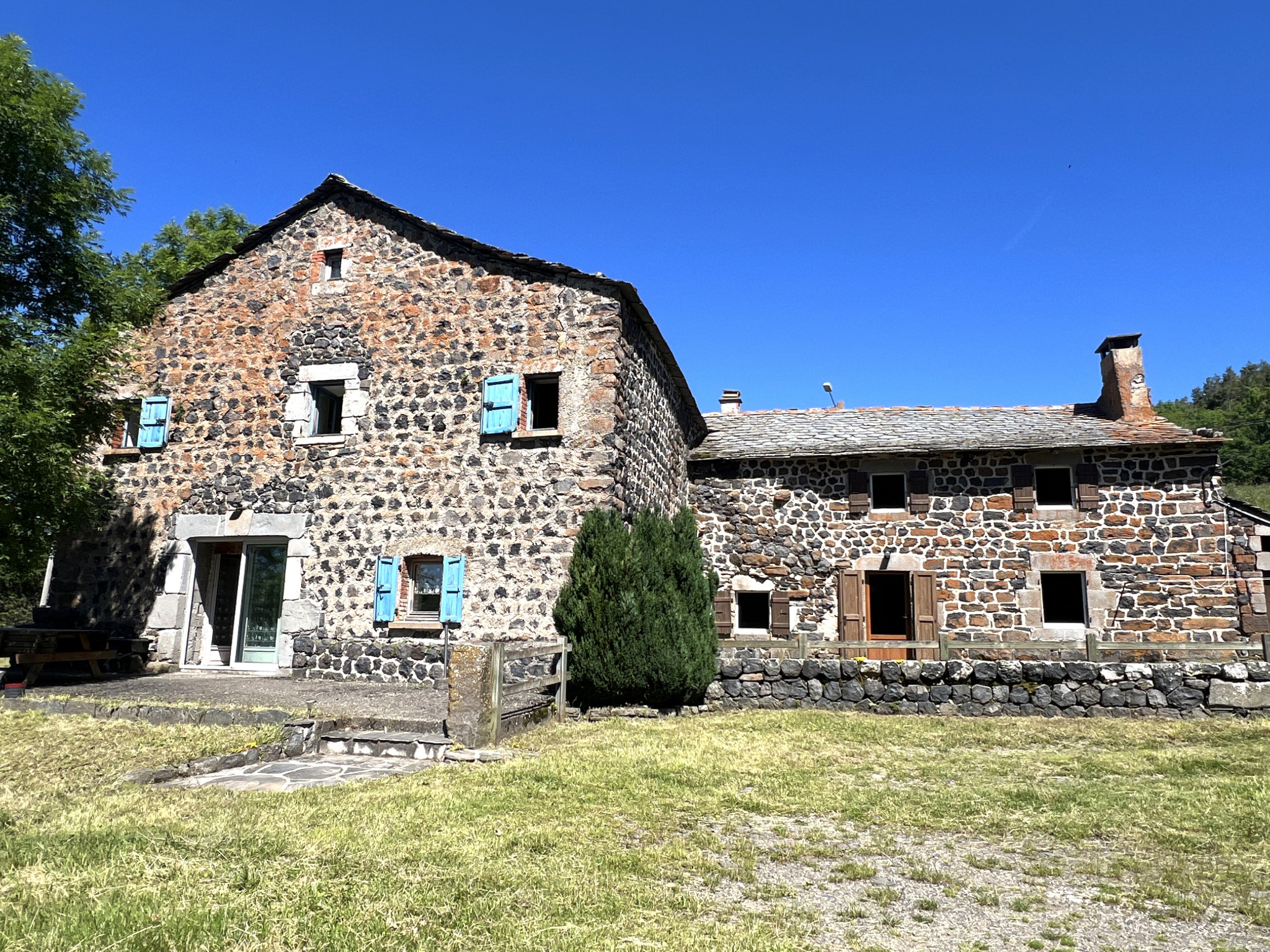 Ancienne Ferme partiellement rénovée avec deux habitations distinctes à Champclause