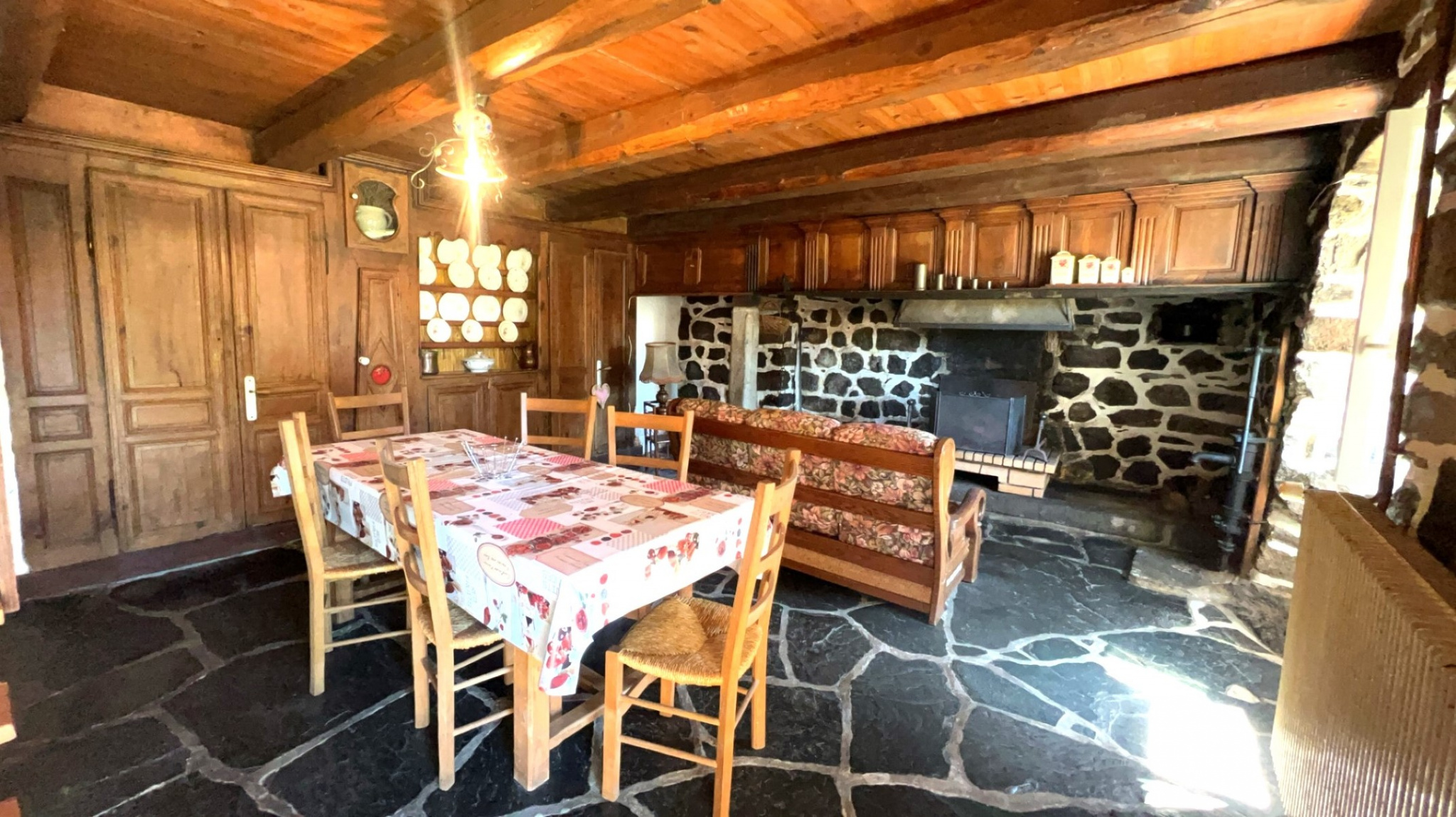 Ancienne Ferme partiellement rénovée avec deux habitations distinctes à Champclause