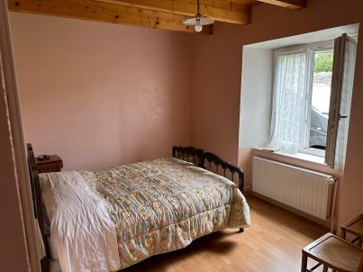 Maison en pierres avec terrain attenant