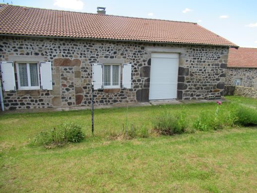 Maison en pierres avec terrain attenant