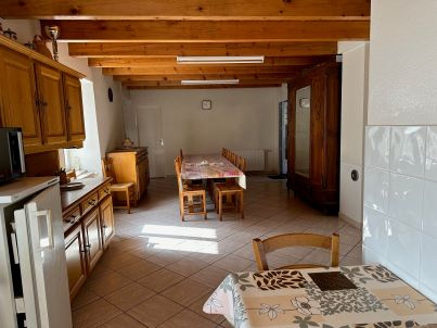 Maison en pierres avec terrain attenant