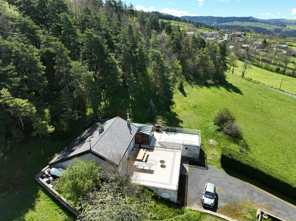 Maison Proche St Julien avec vue panoramique.