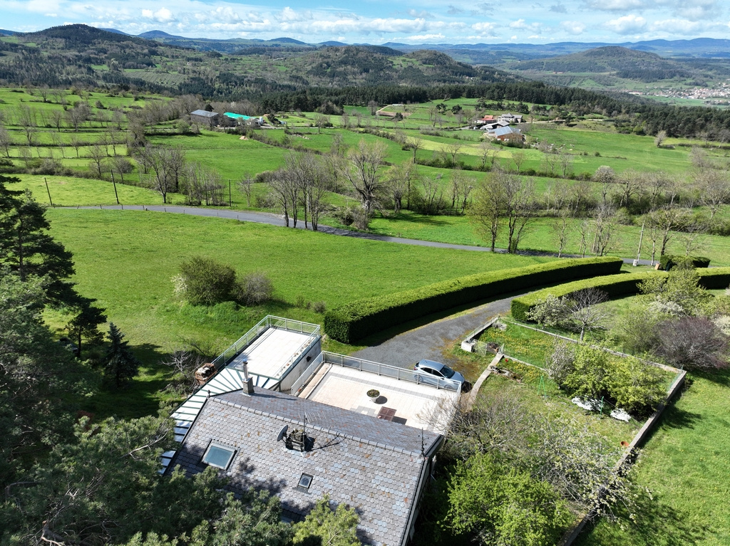 Maison Proche St Julien avec vue panoramique.