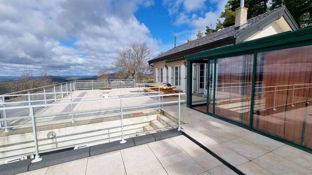 Maison Proche St Julien avec vue panoramique.