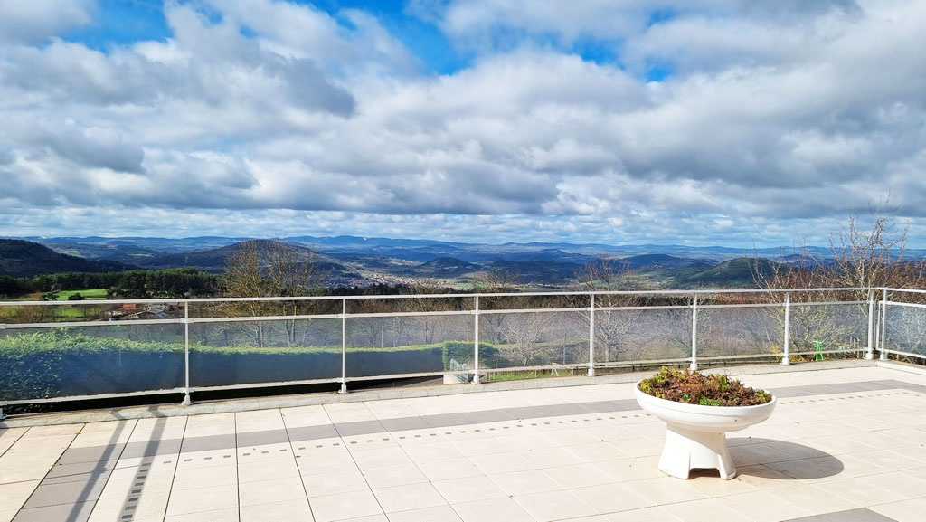 Maison Proche St Julien avec vue panoramique.