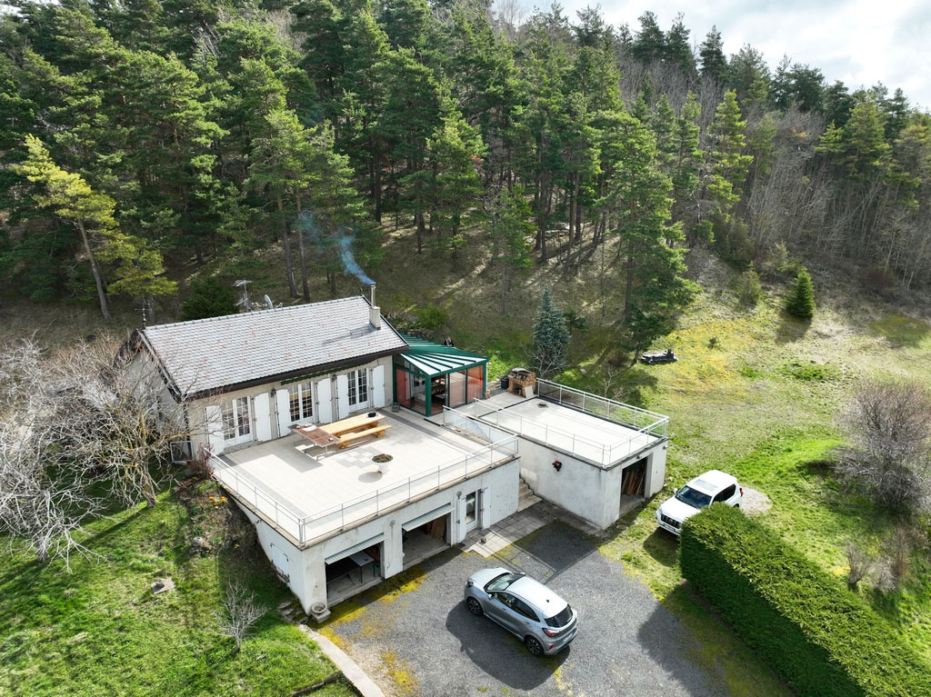 Maison Proche St Julien avec vue panoramique.