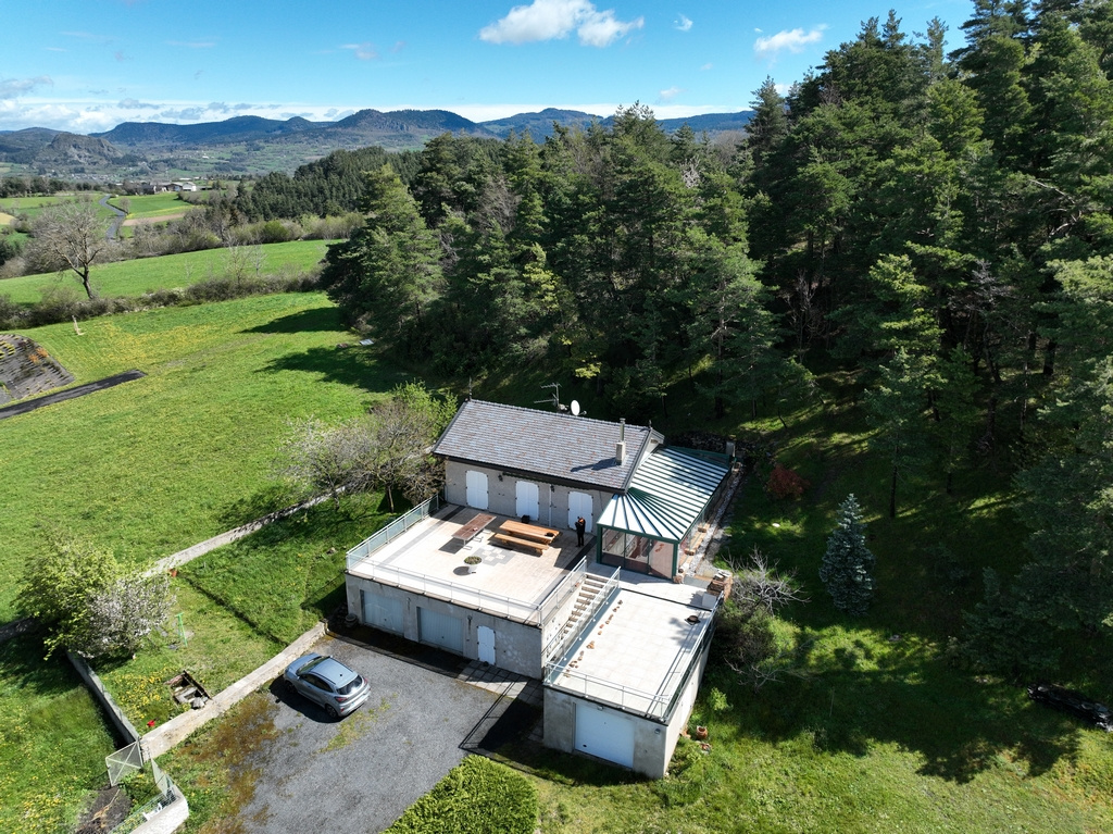 Maison Proche St Julien avec vue panoramique.