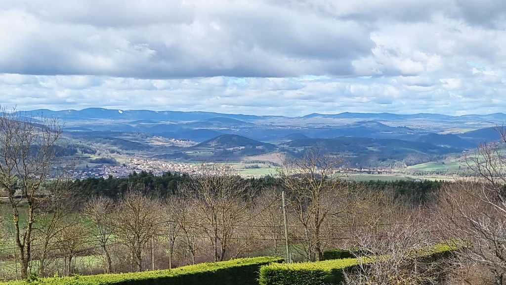 Maison Proche St Julien avec vue panoramique.