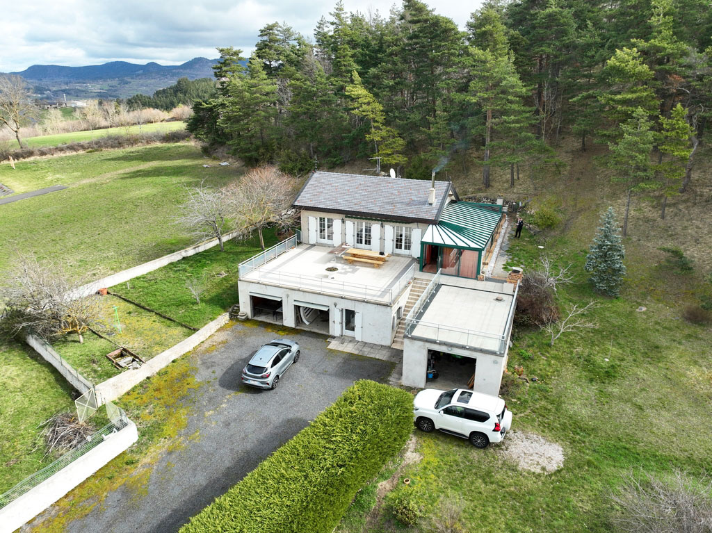 Maison Proche St Julien avec vue panoramique.