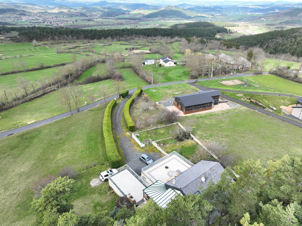 Maison Proche St Julien avec vue panoramique.