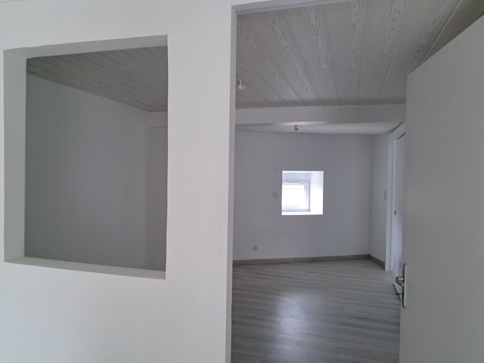 Tence appartement 2ème étage 1 chambre entièrement rénové
