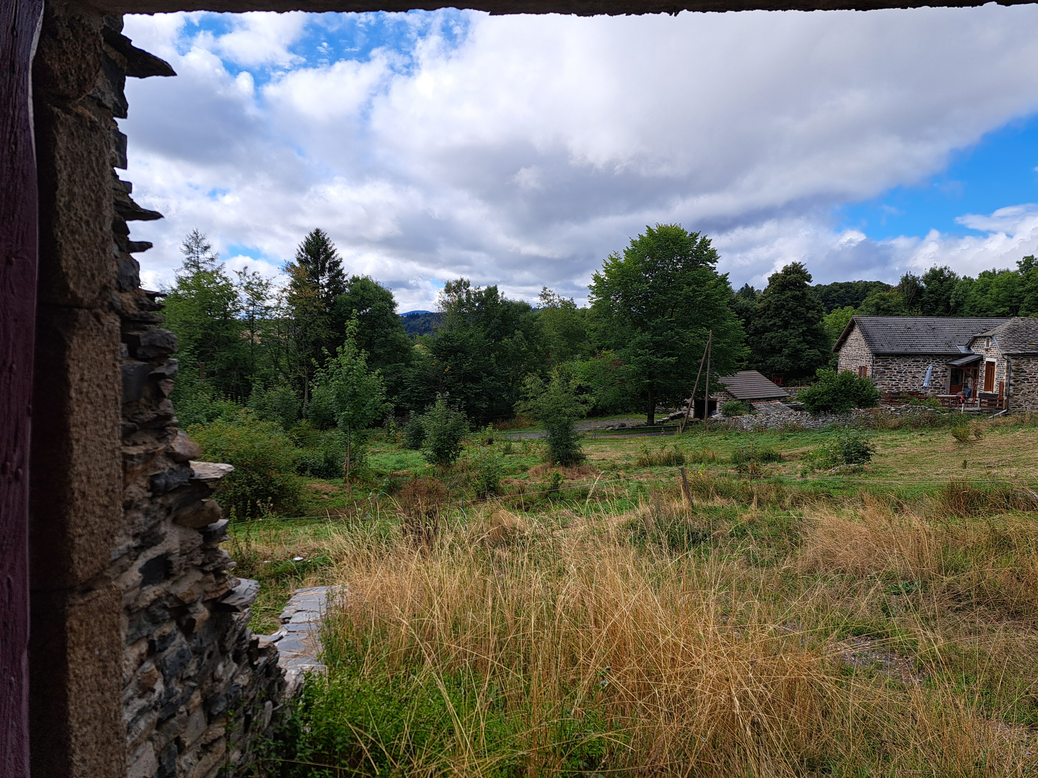 Petite ferme en pierre sur 4668 m2 de terrain sur la commune du Mazet Saint Voy