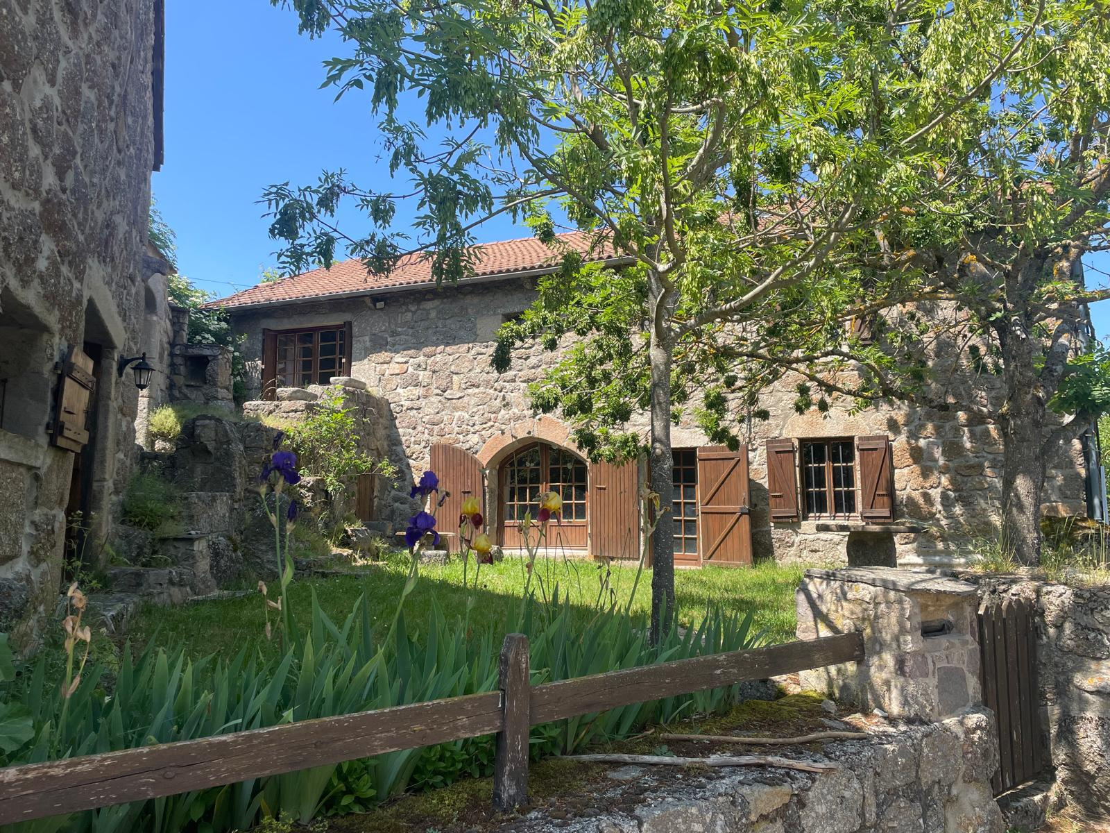 Très joli ténement immobilier