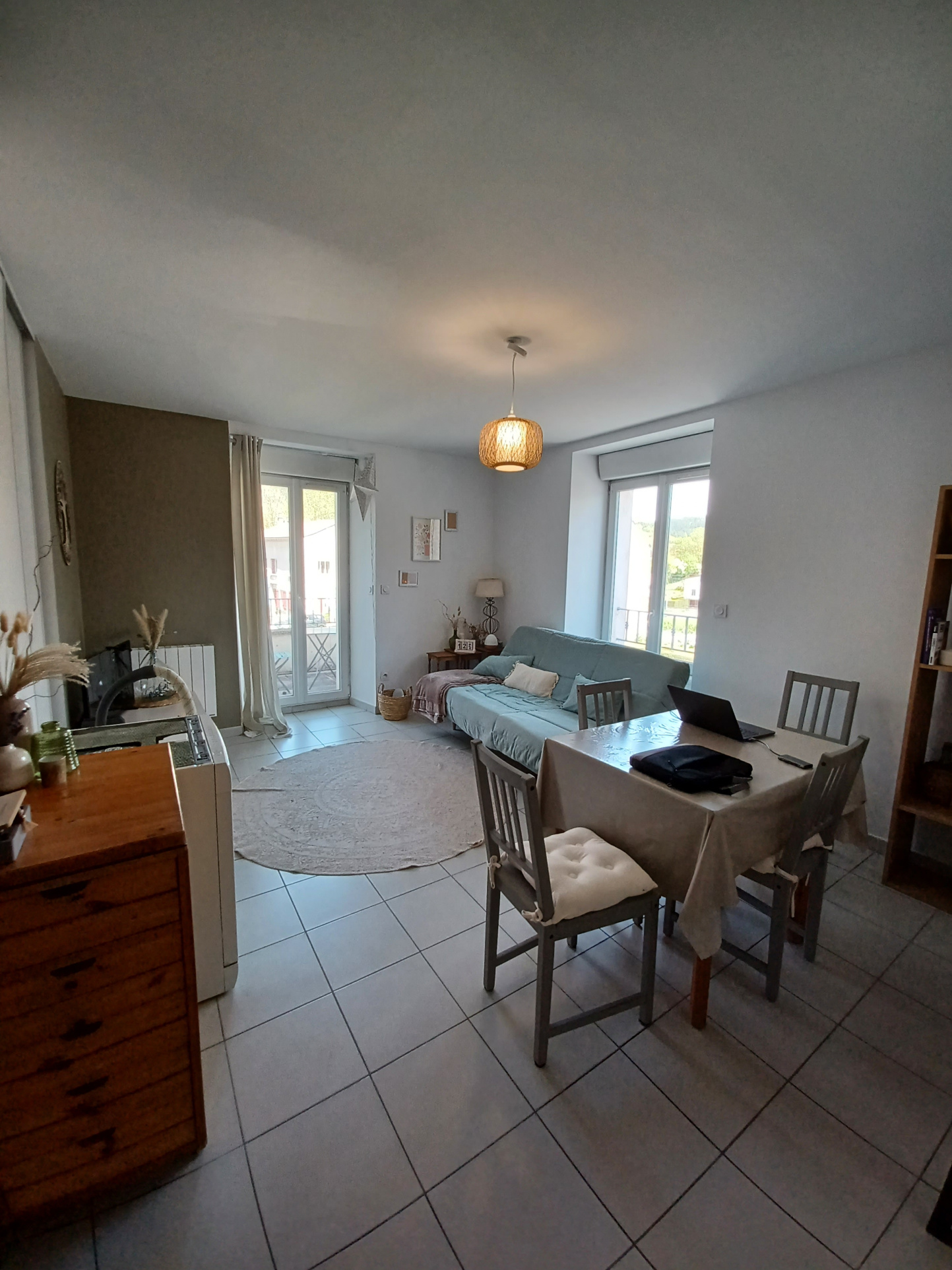 Appartement lumineux avec terrasse et parking privé à louer Proche centre-ville de Langogne