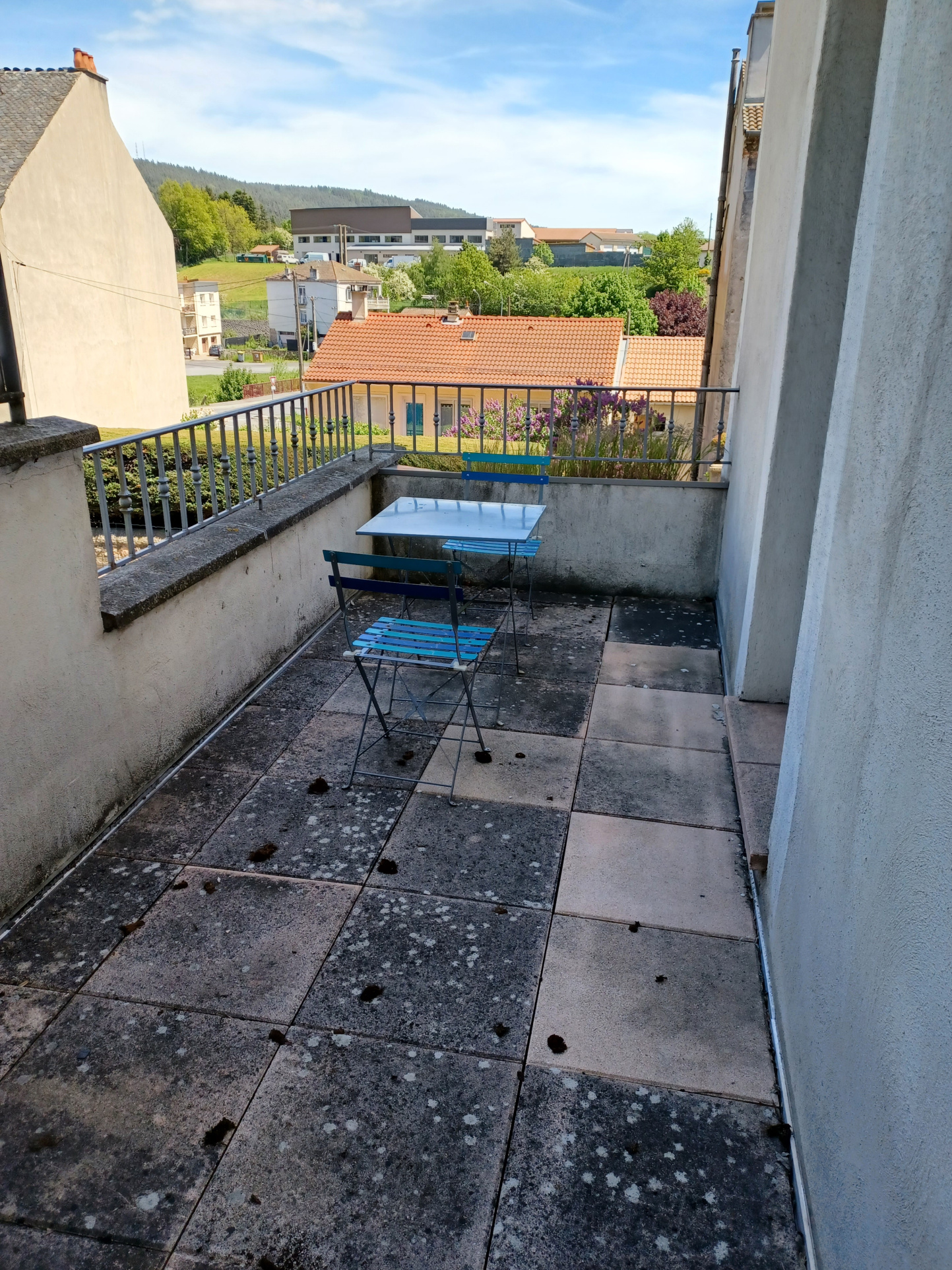 Appartement lumineux avec terrasse et parking privé à louer Proche centre-ville de Langogne