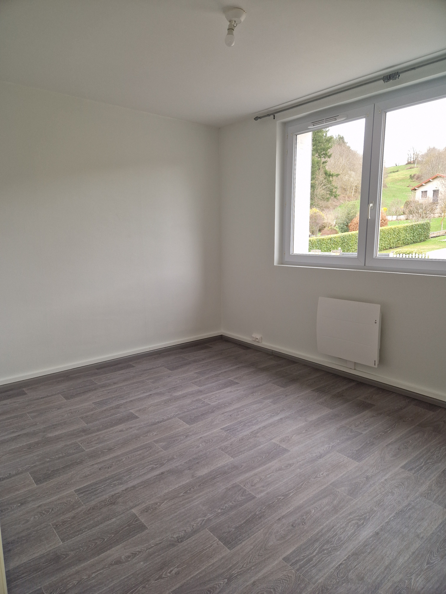 Maison avec jardin de 297m2 - St Julien Chapteuil