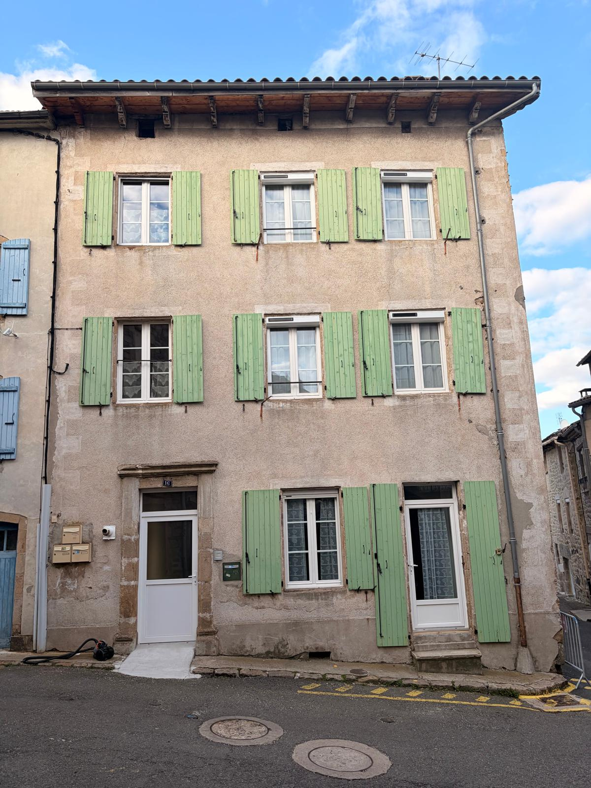 Joli immeuble comprenant 4 appartements