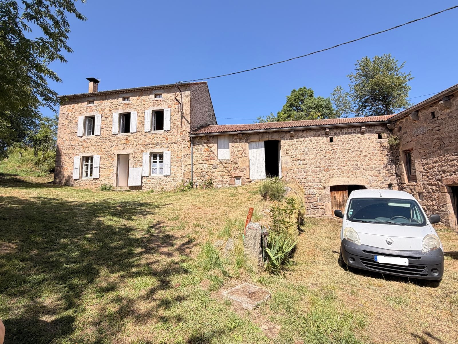 Ancien corps de ferme en pierres avec 1 700 m2 de terrain