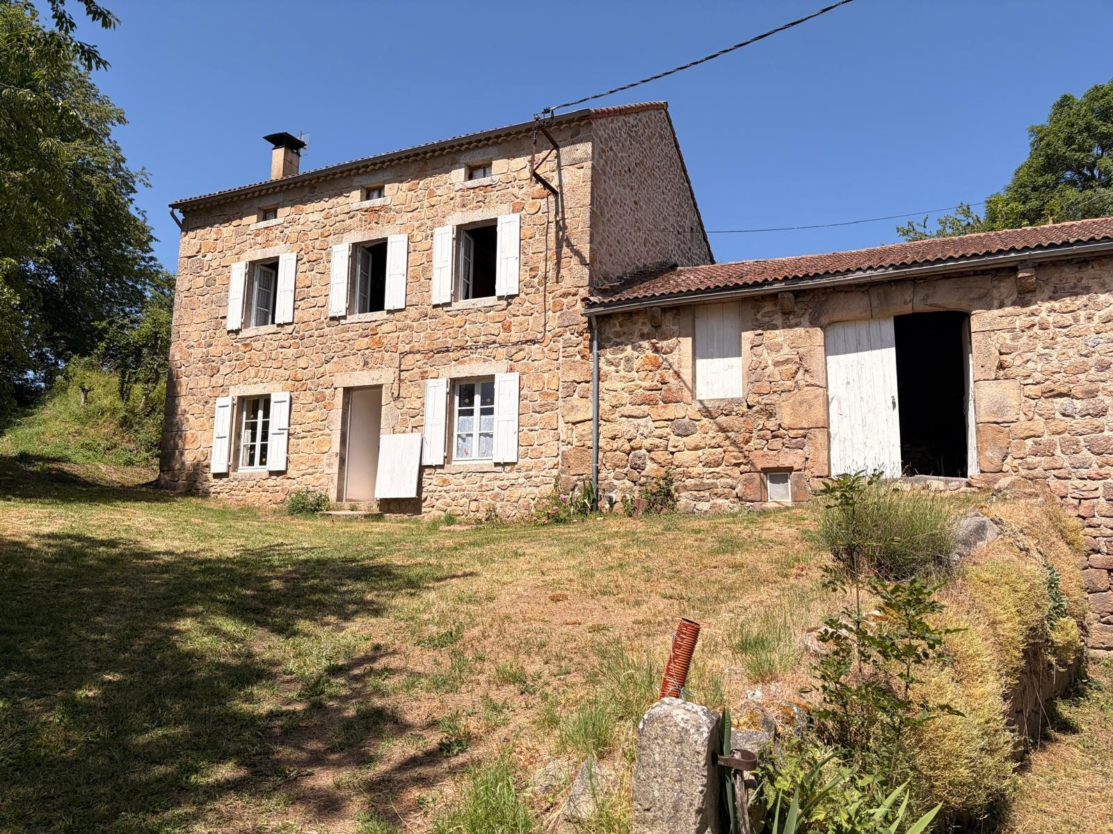 Ancien corps de ferme en pierres avec 1 700 m2 de terrain