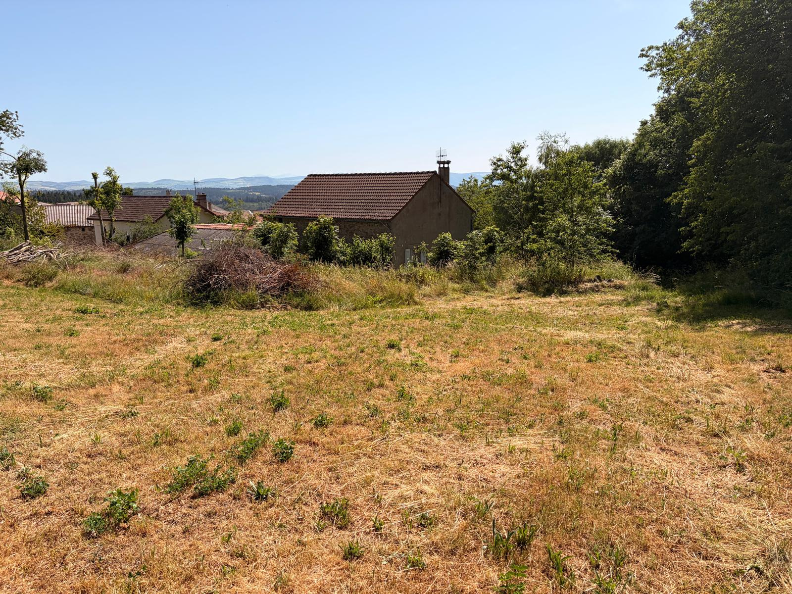 Ancien corps de ferme en pierres avec 1 700 m2 de terrain