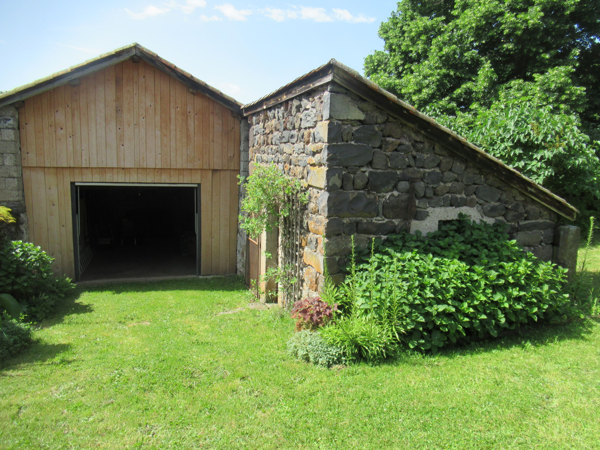 Ferme restaurée avec 2 000 m2 de terrain attenant