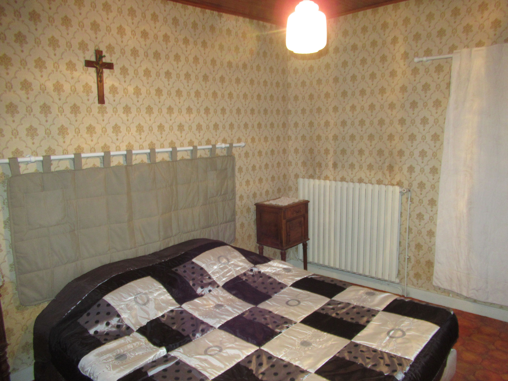 Maison en pierre avec bar et licence