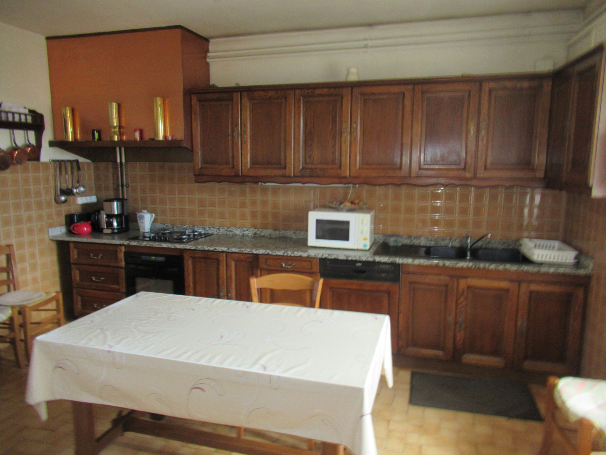 Maison en pierre avec bar et licence