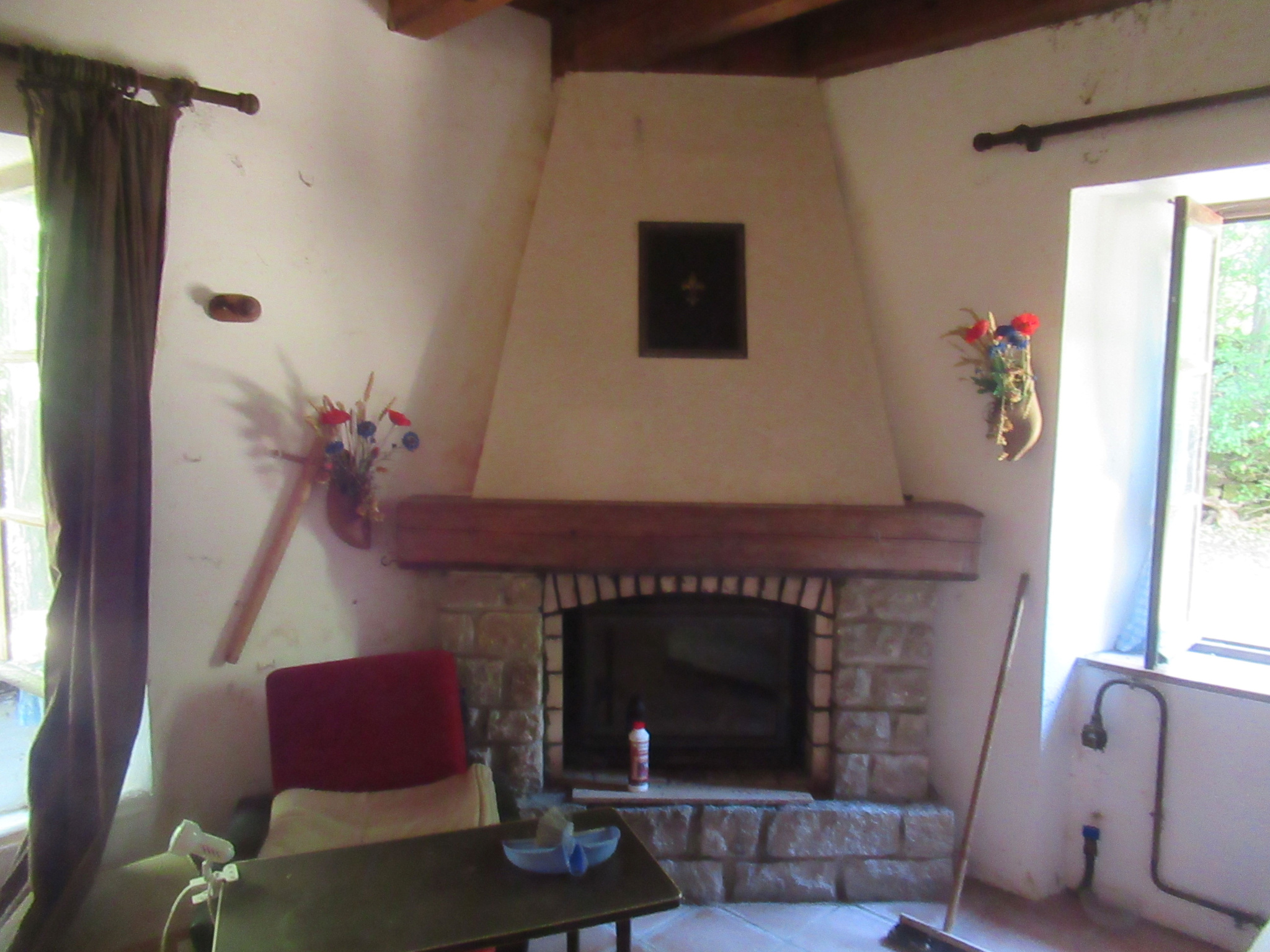 Maison en pierres avec terrain attenant