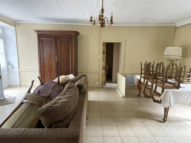 Jolie maison avec terrain attenant.