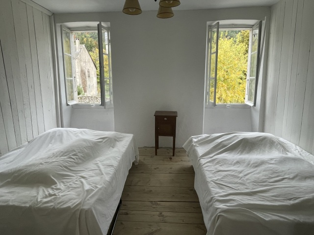 Jolie maison avec terrain attenant.