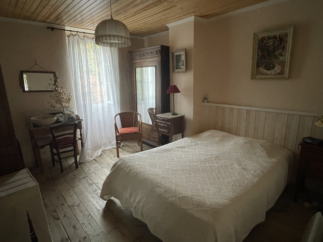 Jolie maison avec terrain attenant.