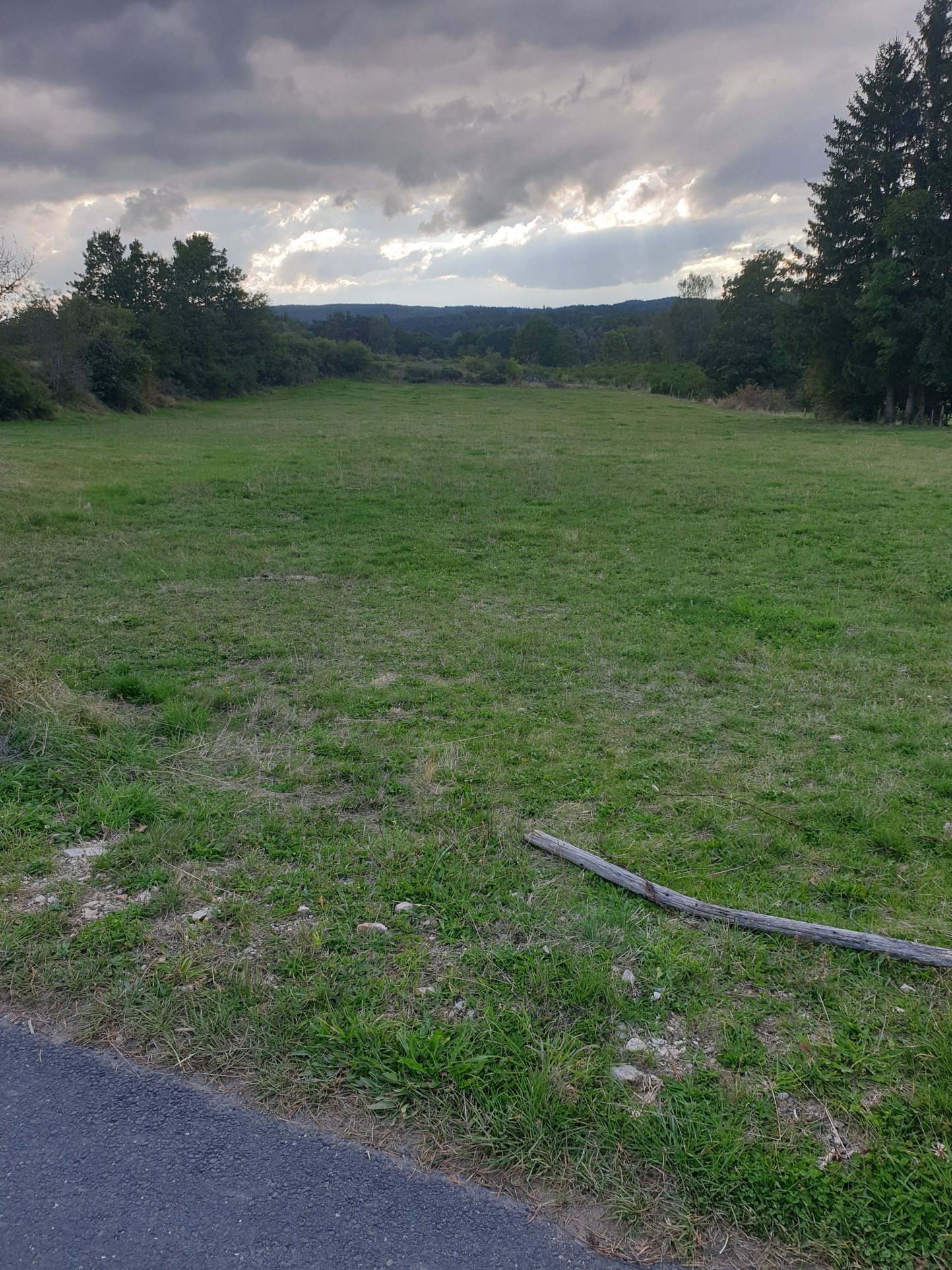 terrain constructible à blavignac · 60 000 €
