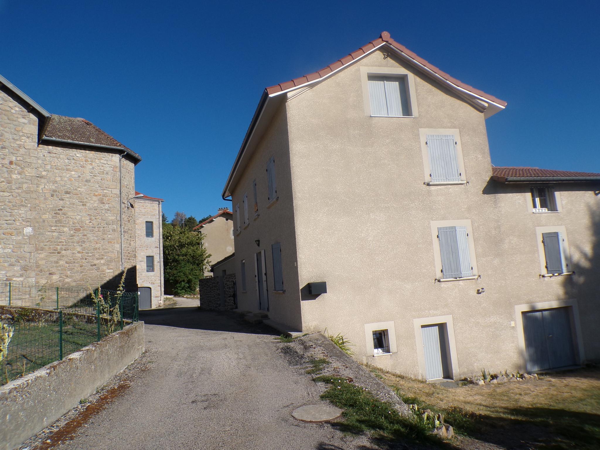 MAISON DE VILLAGE - 5 chambres de 167 m2 au coeur de Saint-Jeure-d'Andaure- Vue dégagée