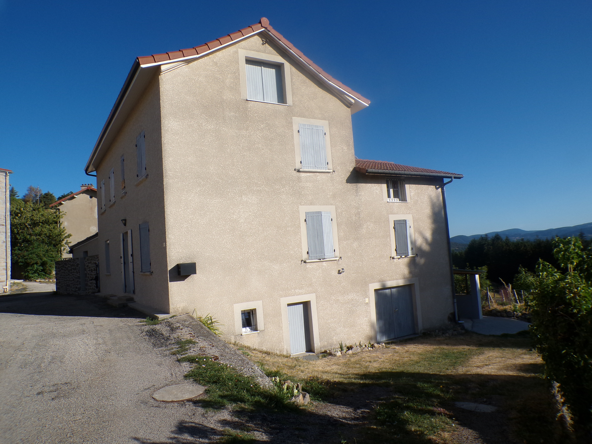 MAISON DE VILLAGE - 5 chambres de 167 m2 au coeur de Saint-Jeure-d'Andaure- Vue dégagée