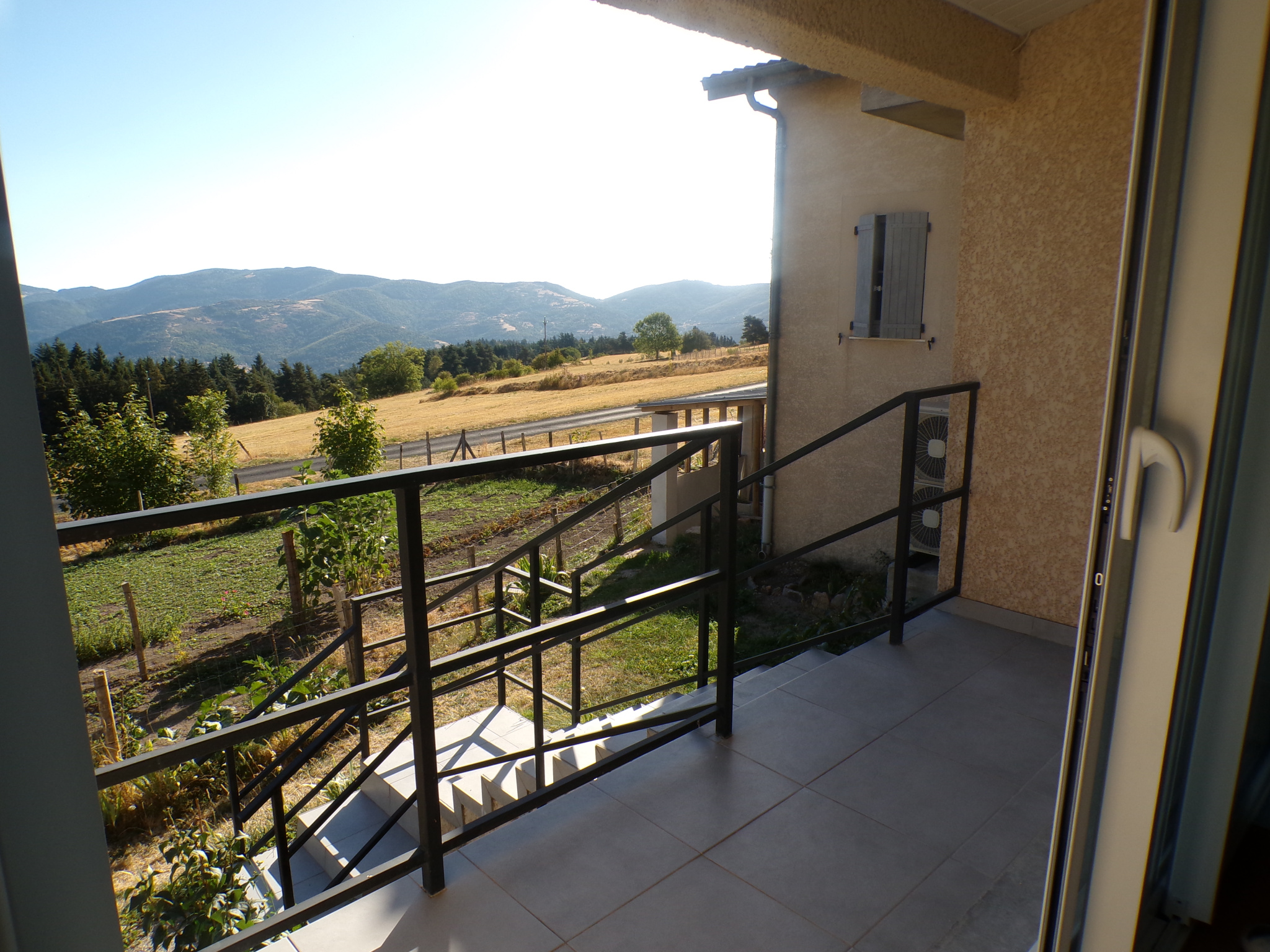 MAISON DE VILLAGE - 5 chambres de 167 m2 au coeur de Saint-Jeure-d'Andaure- Vue dégagée