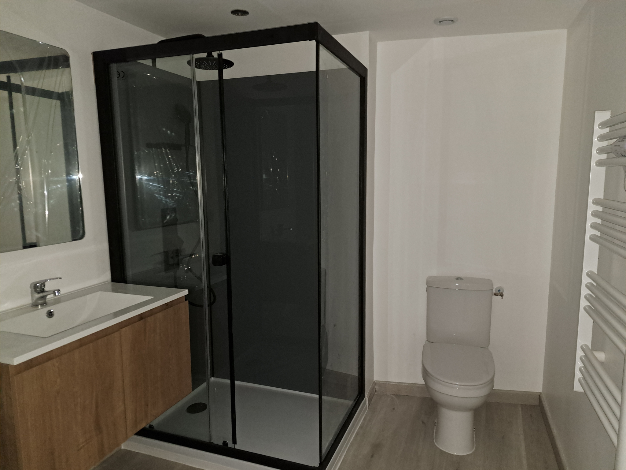 Tence er étage Appartement lumineux rénové récemment, 3 chambres.