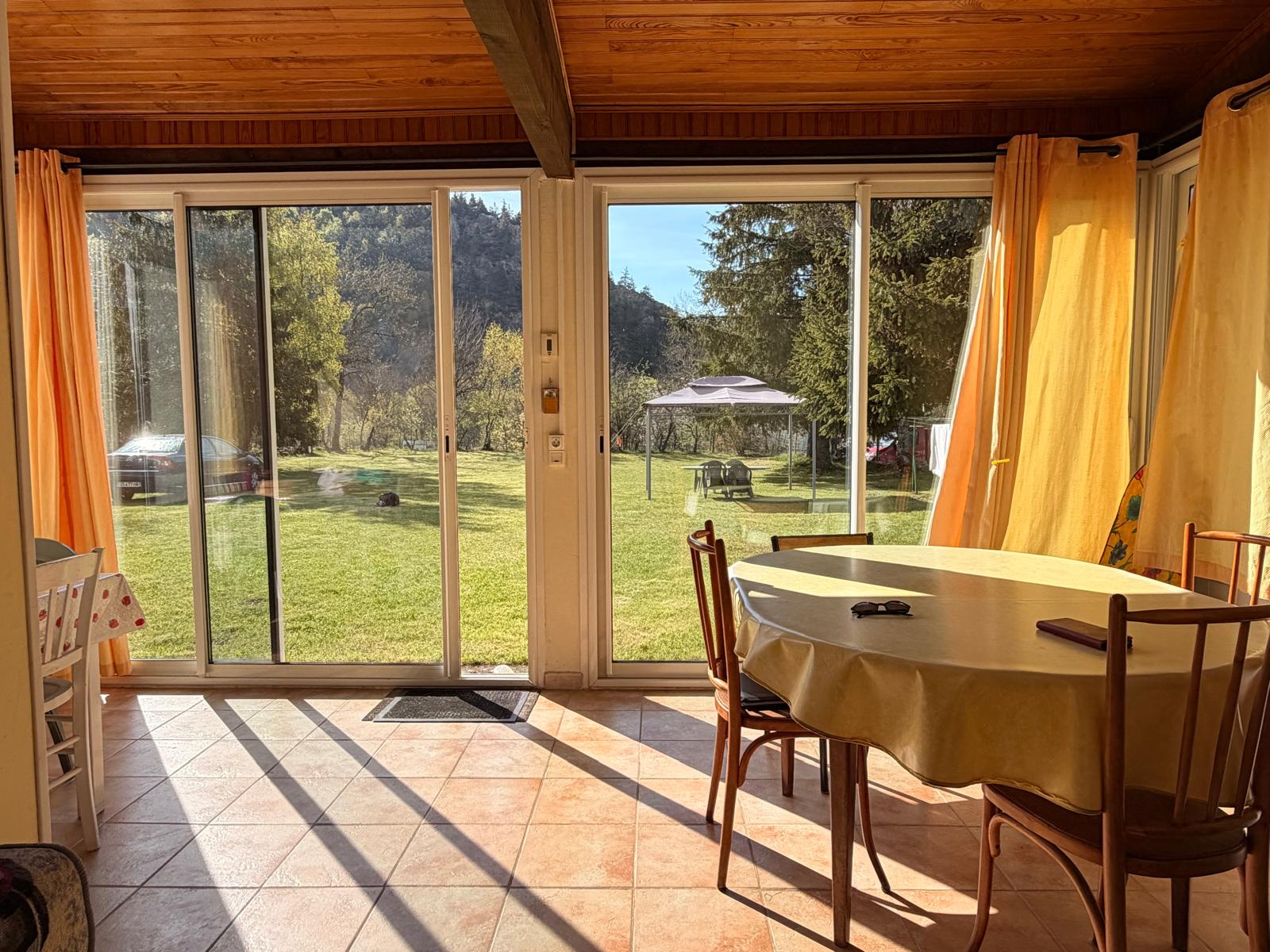 Jolie maison indépendante avec 1000 m2 de terrain