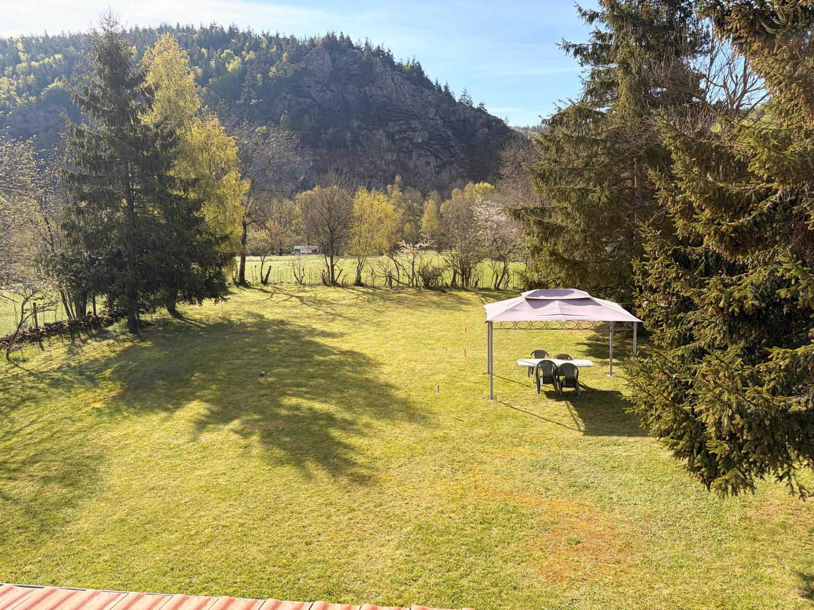 Jolie maison indépendante avec 1000 m2 de terrain