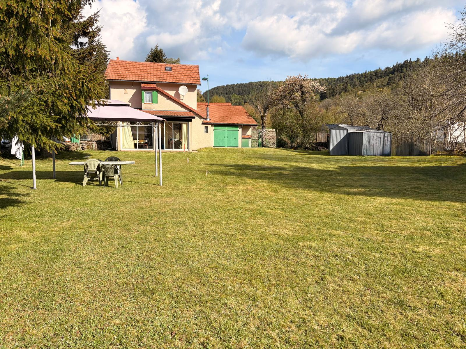 Jolie maison indépendante avec 1000 m2 de terrain