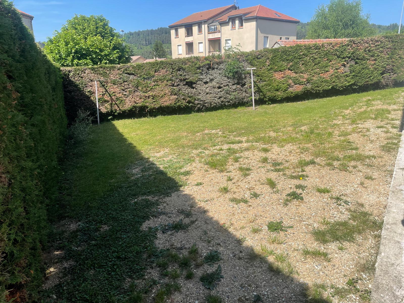 Jolie petite maison avec 300m de terrain attenant