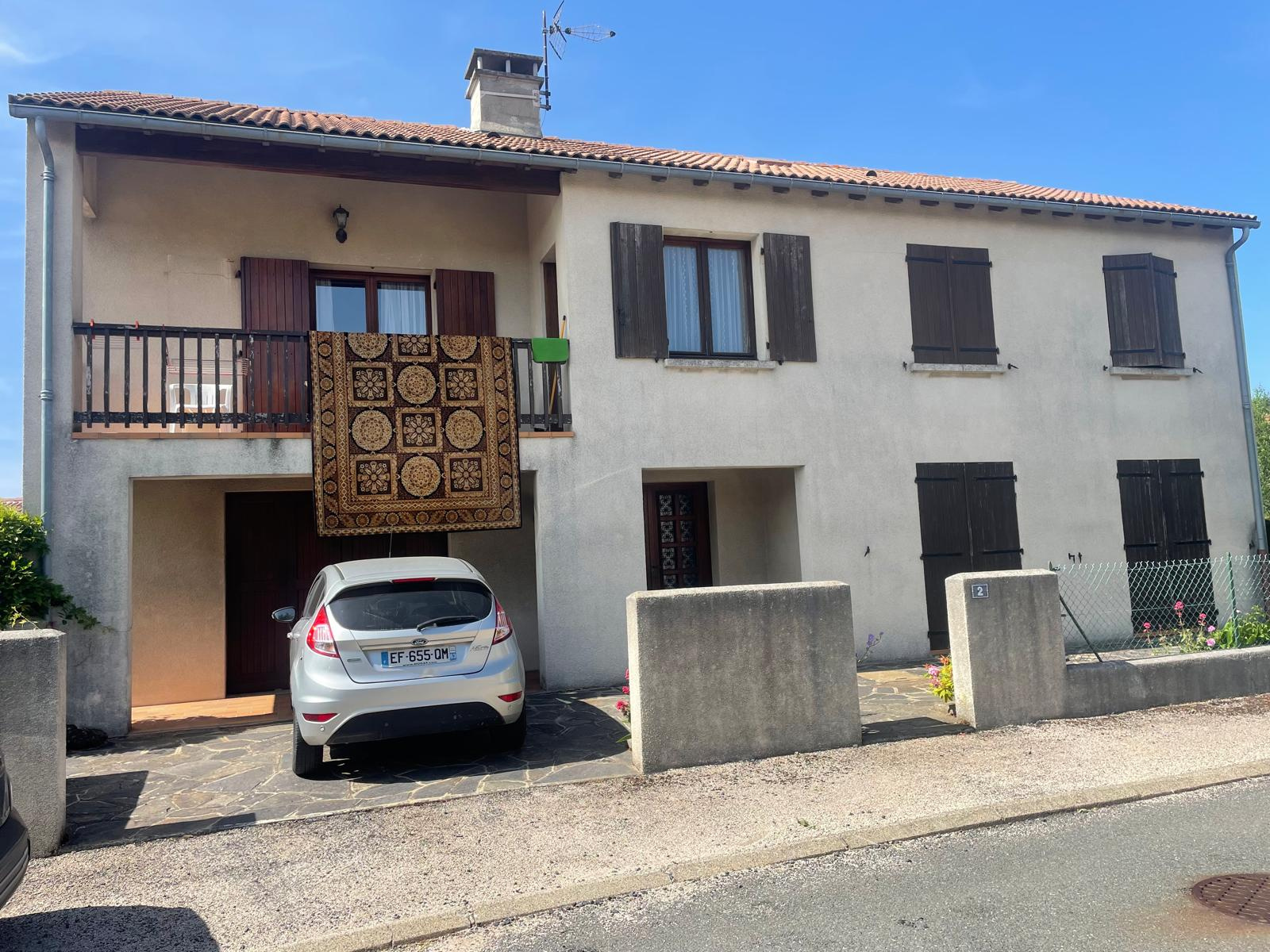 Jolie petite maison avec 300m de terrain attenant
