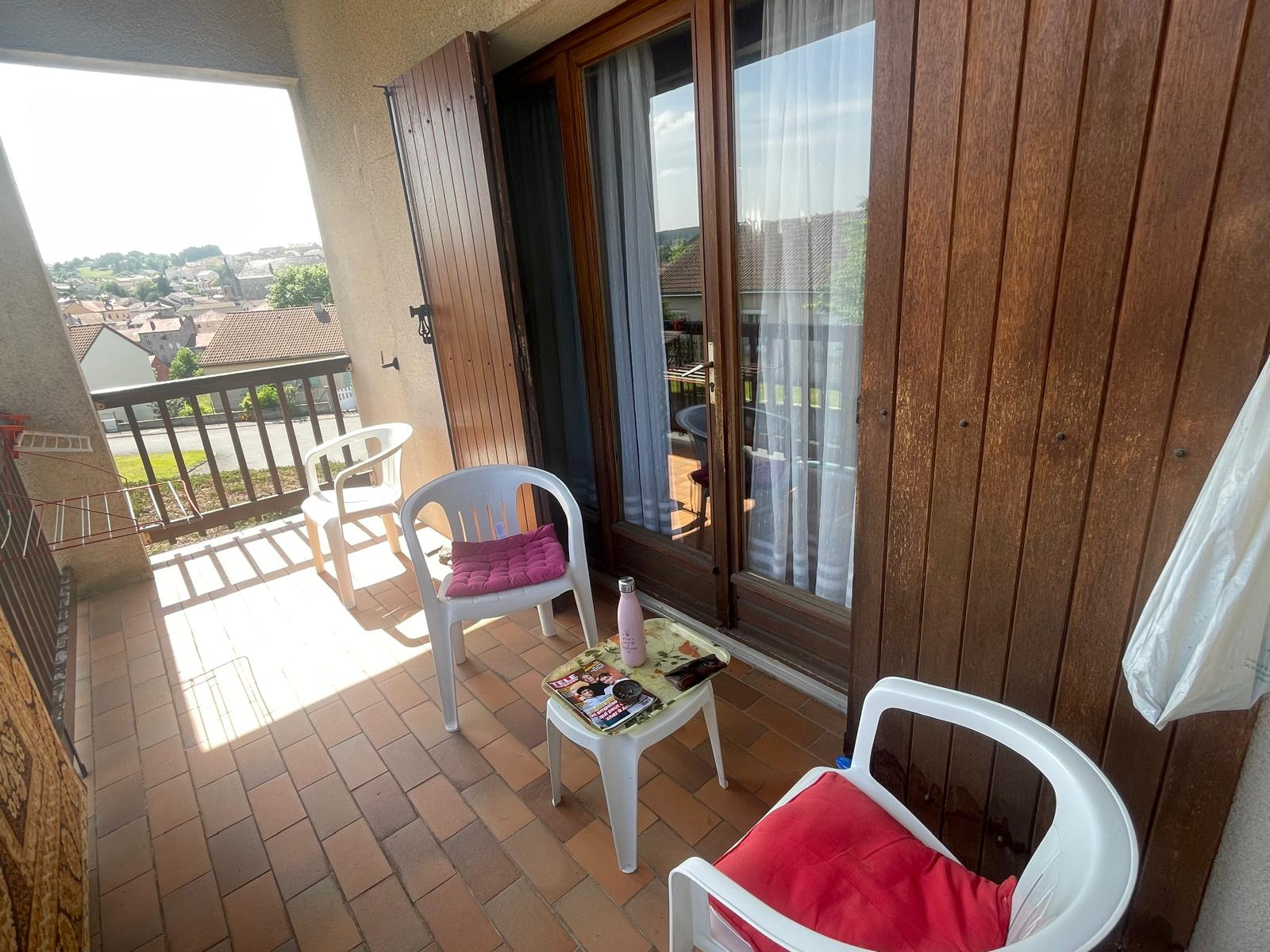 Jolie petite maison avec 300m de terrain attenant