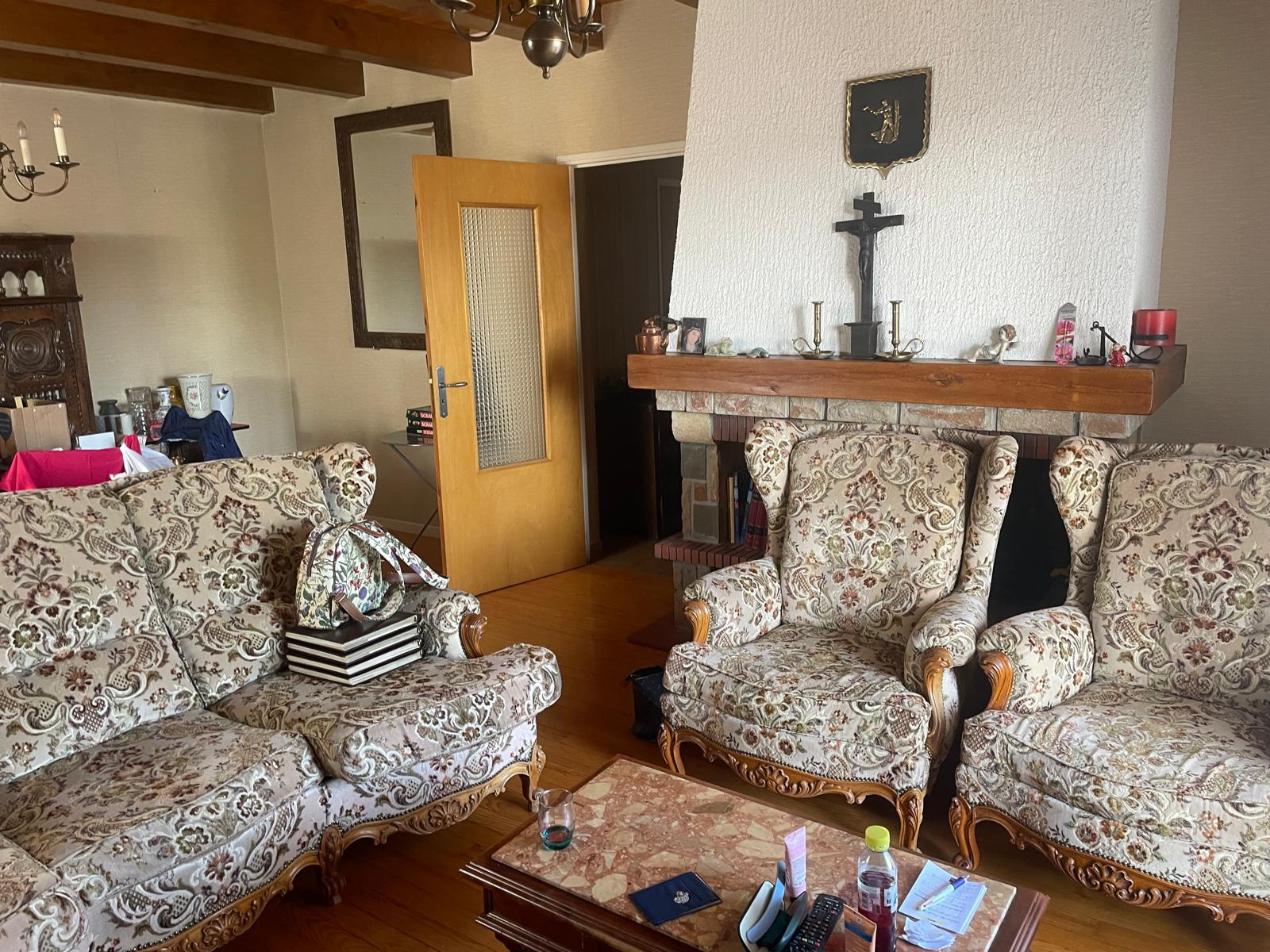 Jolie petite maison avec 300m de terrain attenant