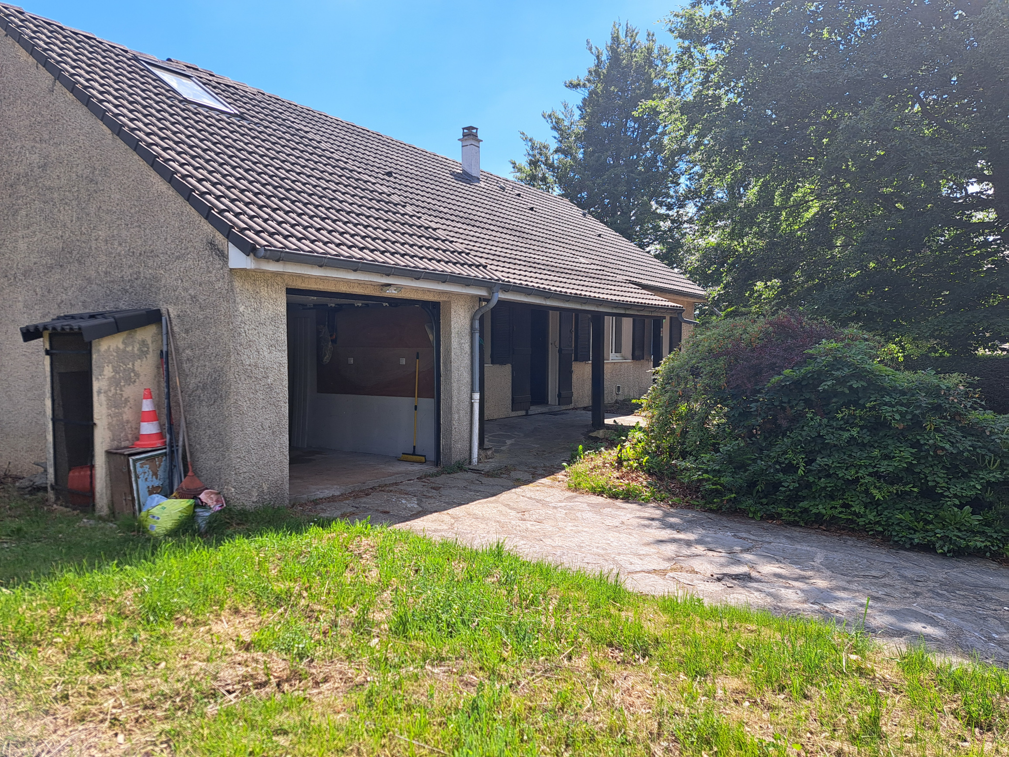Chambon sur lignon petite maison sur 1385 m2 de terrain