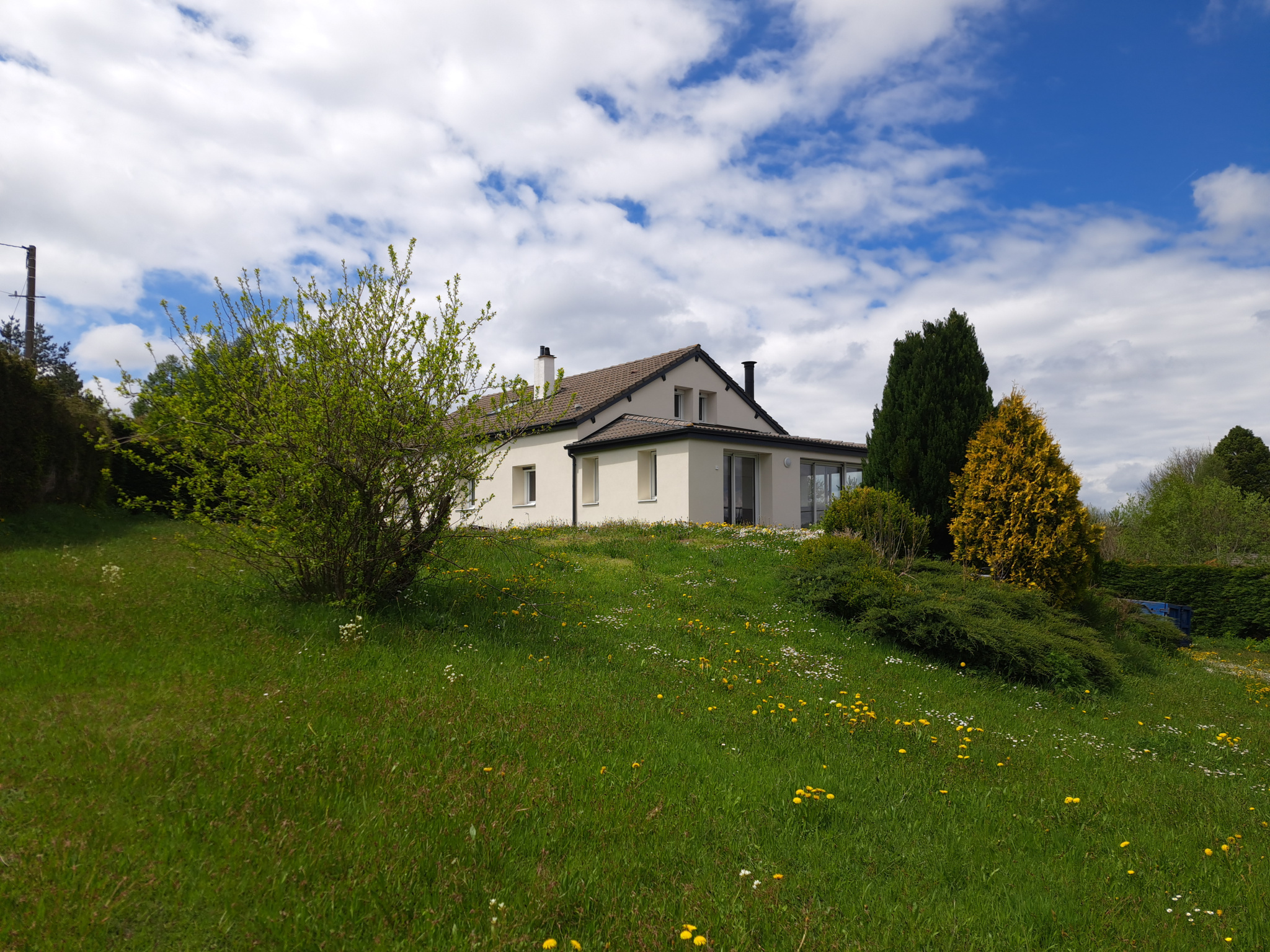 Grande Maison des années 90 rénovée et isolée de l'extérieur