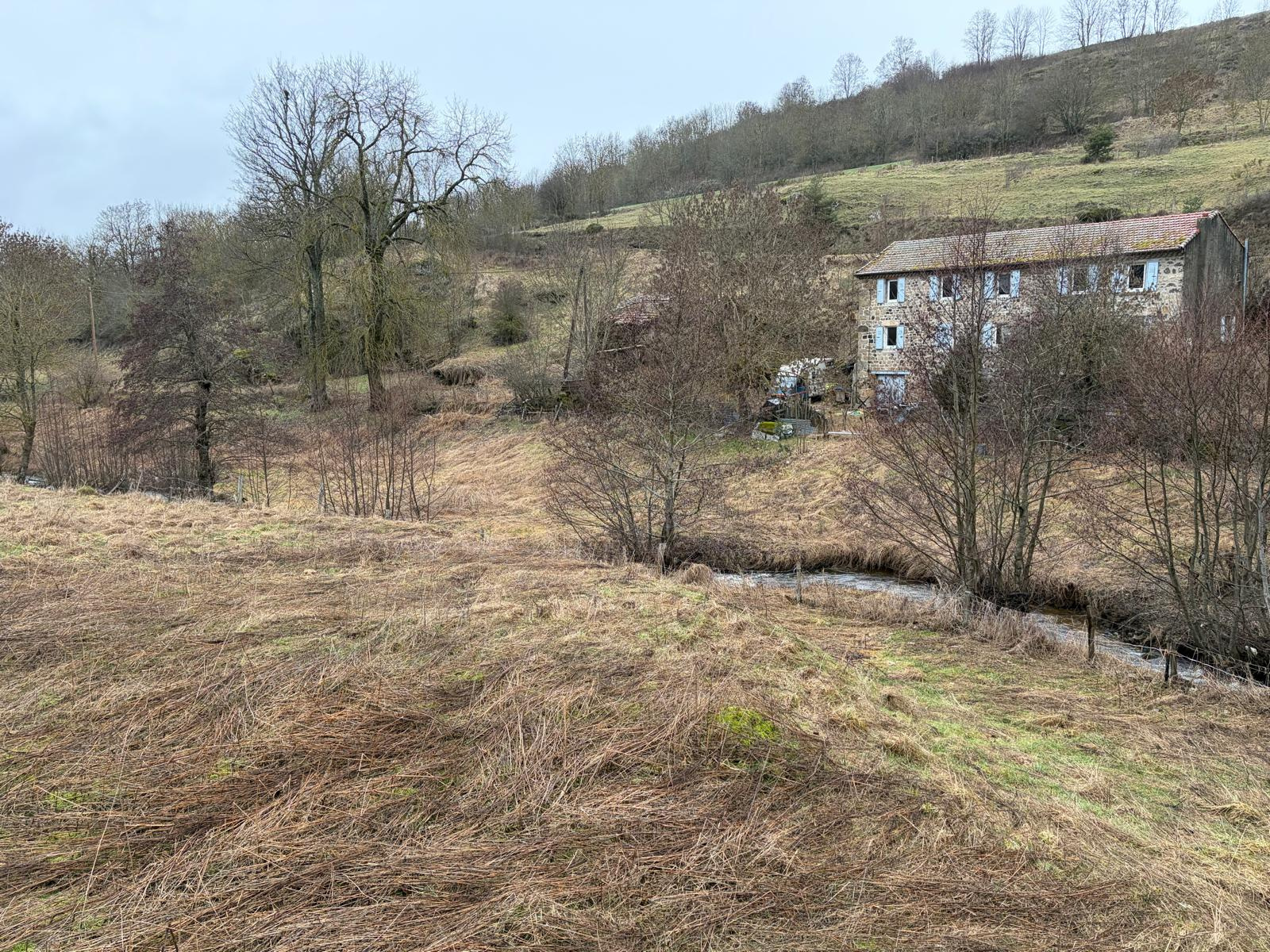 Maison en pierres à rénover avec 7900 m2 de terrain