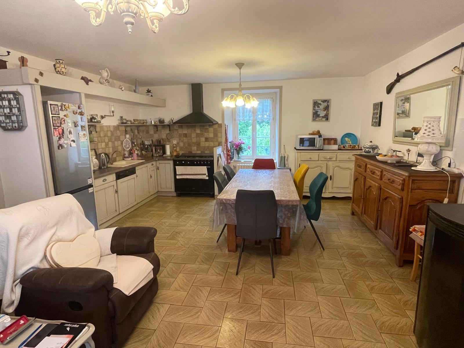 Jolie maison de village avec garages et terrain de 1000 m2