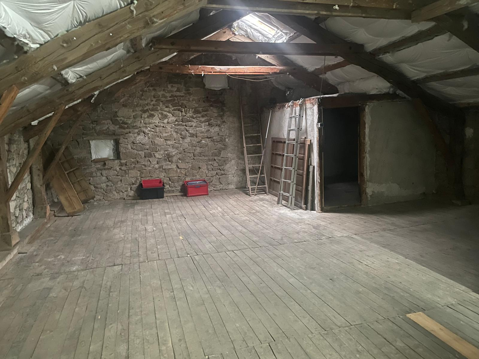 Jolie maison de village avec garages et terrain de 1000 m2