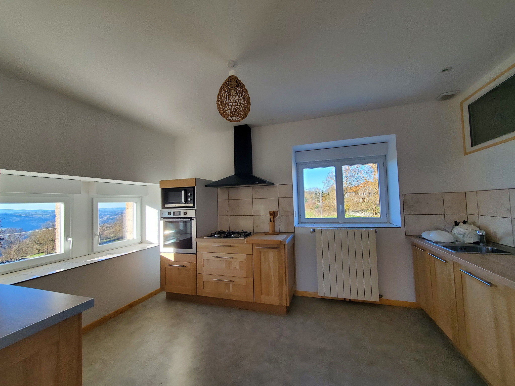 Ancienne ferme totalement restaurée avec terrain attenant